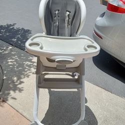 High Chairs -- 2--- Excellent Condition Portable 

Graco $85.  ;  Kids II $50 

See pictures.