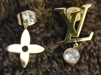 LV Necklace, Bracelet And Earrings Set 