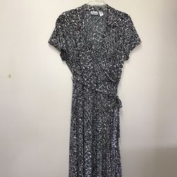 Women’s CHICO’S Polyester/spandex black & white short sleeve belt address… Size 3 =XL/16