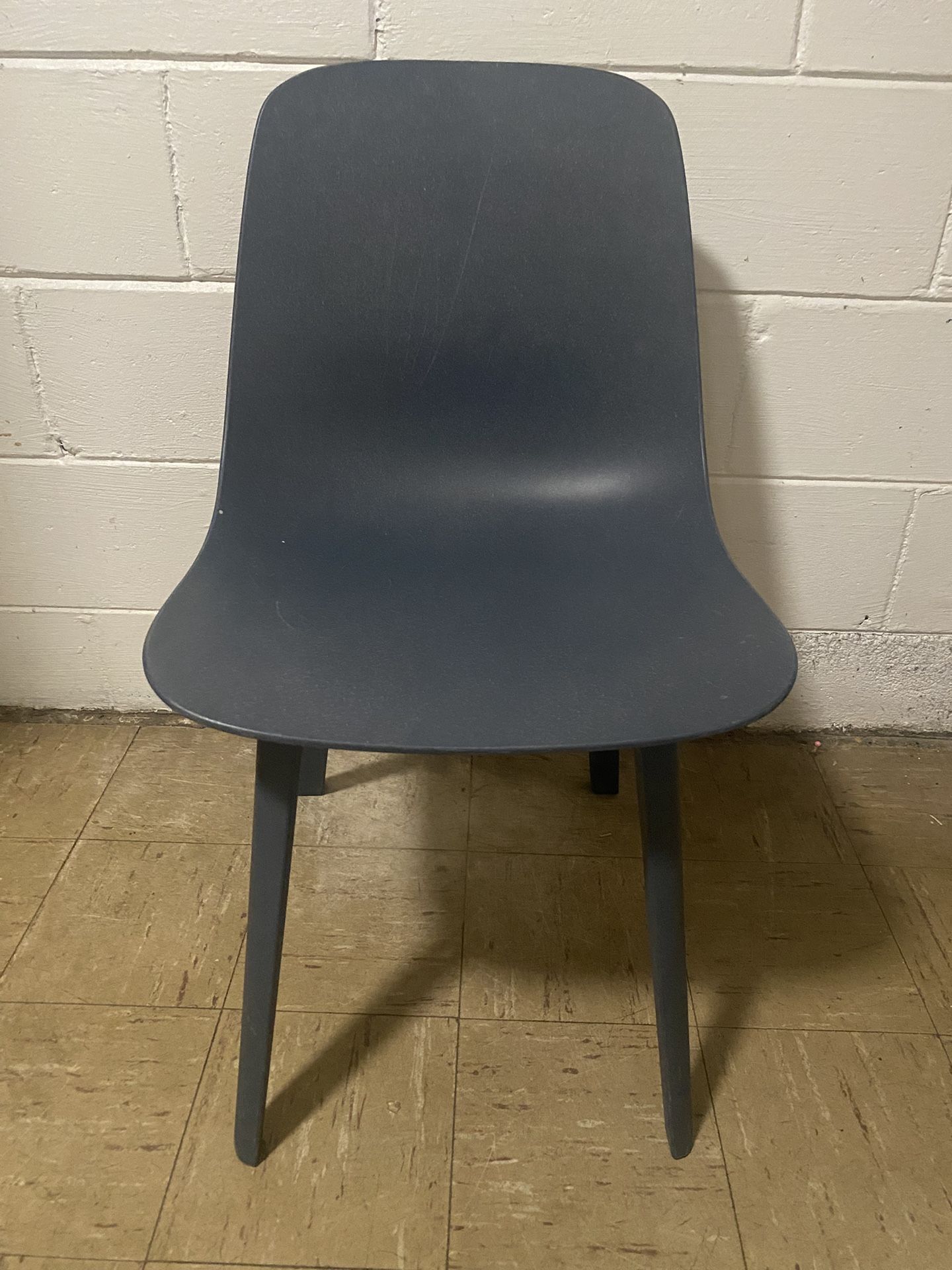 Modern IKEA “ODGER” Anthracite Gray Chair Great pre-owned condition. Product details: https://offerup.com/redirect/?o=aHR0cHM6Ly93d3cuaWtlYS5jb20v
