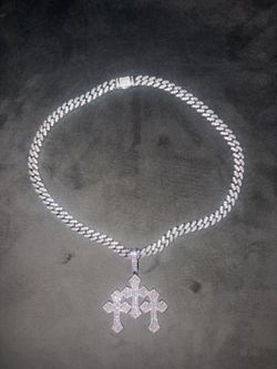 Moissanite chain and pendant