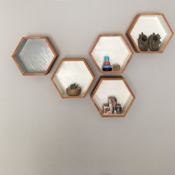 WOODEN BEEHIVE WALL ACCENT