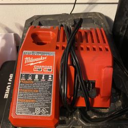 Milwaukee M18 an M12 Battery Charger