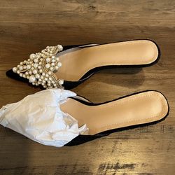 NEW Pearl & Lace Embellished Pumps - Sz 10