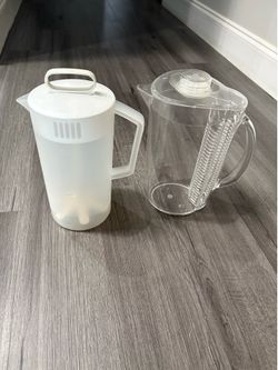 2 mixing pitchers