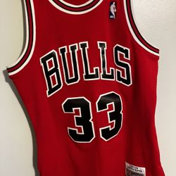 Chicago Bulls 1997-98 Scottie Pippen Mitchell & Ness Men's Swingman Jersey