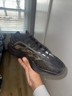 Yeezy 700 V3 Used