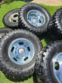 Set wheels ford Dually tires 35 12.50 17