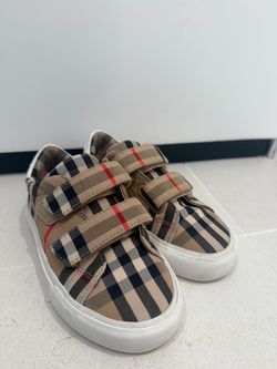 Burberry toddler shoe