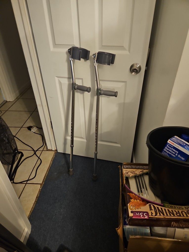 Forearm Crutches