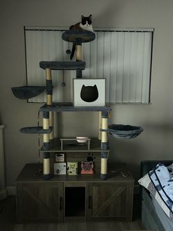 Large Multi-Level Cat Tree with Scratching Posts