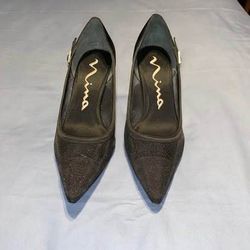 Nina black pointed-toe mesh pumps size 61/2 use 1 time