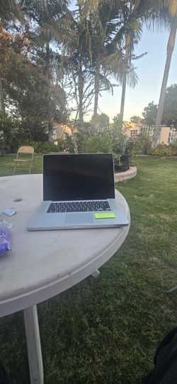 Apple Macbook Pro A1(contact info removed) 15" 2.8GHz Core 2 Duo 4GB 500GB El Capitan 