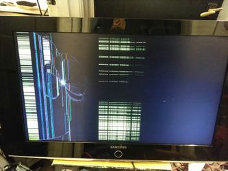 DAMAGED 32" TV *READ DETAILS