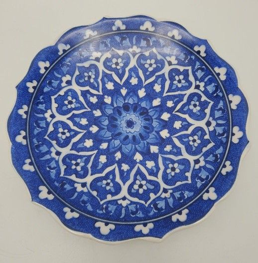 Gini Blue Scalloped Edge Plate
