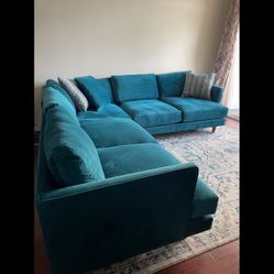 Large velvet Sectional — LIKE NEW