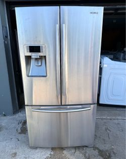 Samsung French Door Stainless Steel Refrigerator. One month warranty