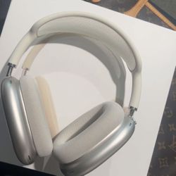 AirPods Max Cream Color
