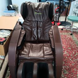 Massage Chair With Bluetooth In Massaging Chair In Very Good Condition 