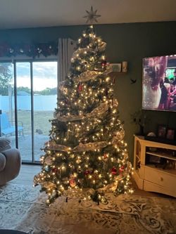 8 ft Pre-lit Christmas tree