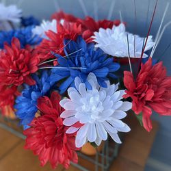 🔹 Artificial Floral Arrangement Clay Pots Metal Basket Patriotic Colors 4th of July Table Decor