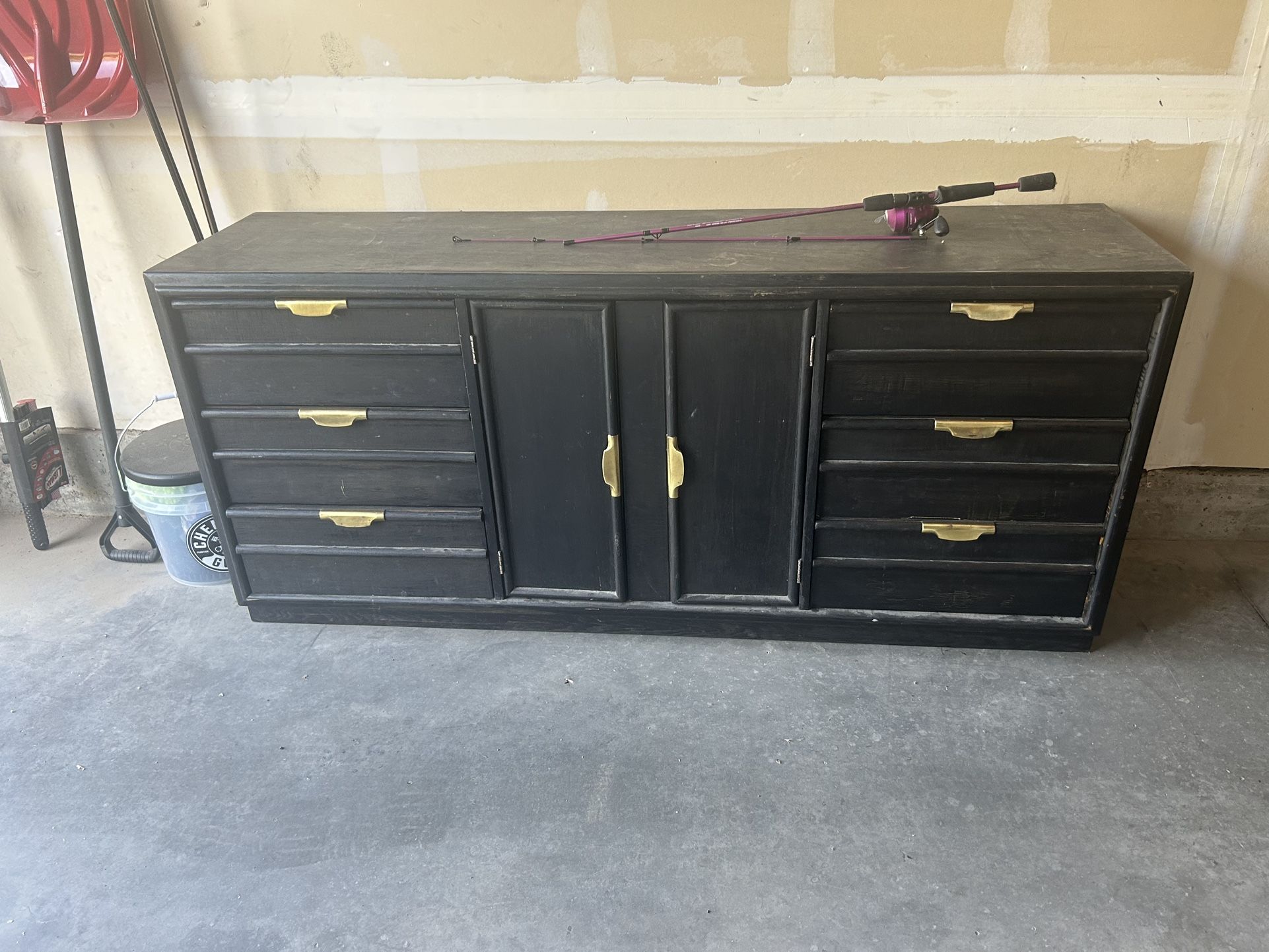Dresser With Mirror