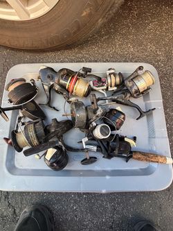 Lot of 10 Vintage Spinning Fishing Reels – For Parts or Repair