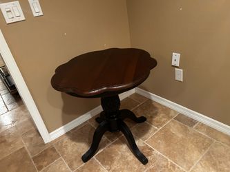 Beautiful Accent Table – 40.00 OBO
