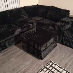 6pcs Sectional Sofa w/cupholders & charging station