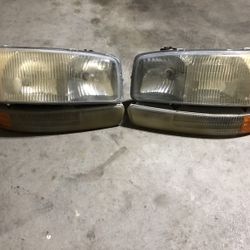 2005 GMC Sierra Headlight Housings