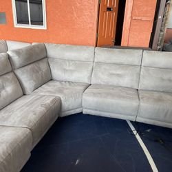 Trower 5-piece Fabric Power Reclining Sectional 