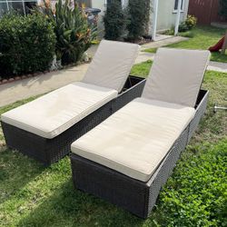 Lounge Chairs 