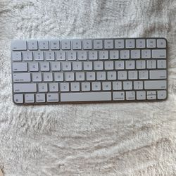 Apple Magic Keyboard Model A3203 – Like New, Fully Functional