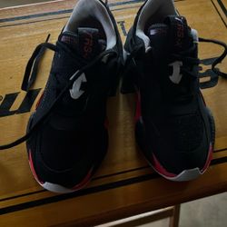 Puma Youth Size 1 Black/white And Red