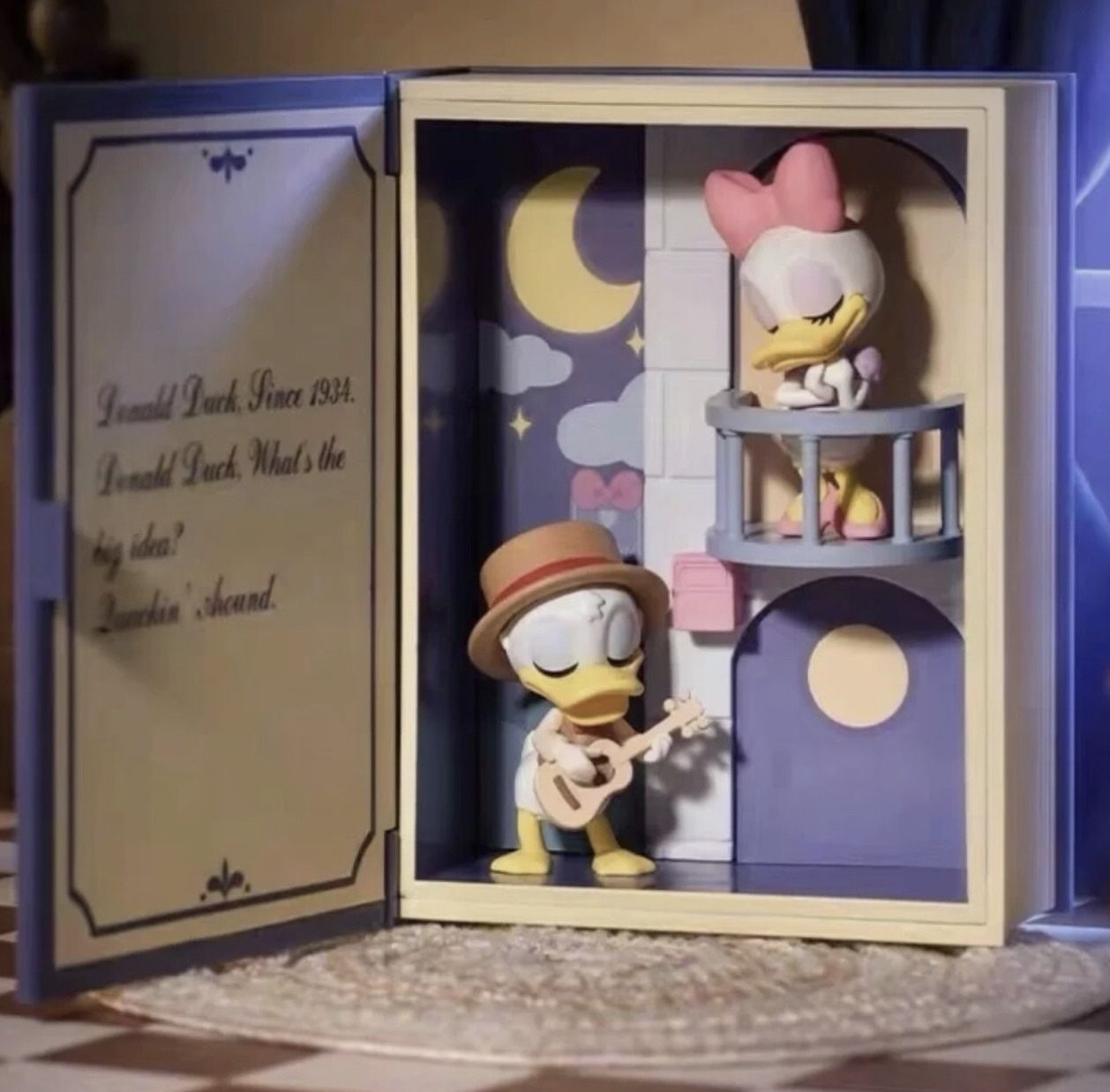 POP MART Disney Classic Fairy Tales - Donald Duck - Mini Book Character Scene