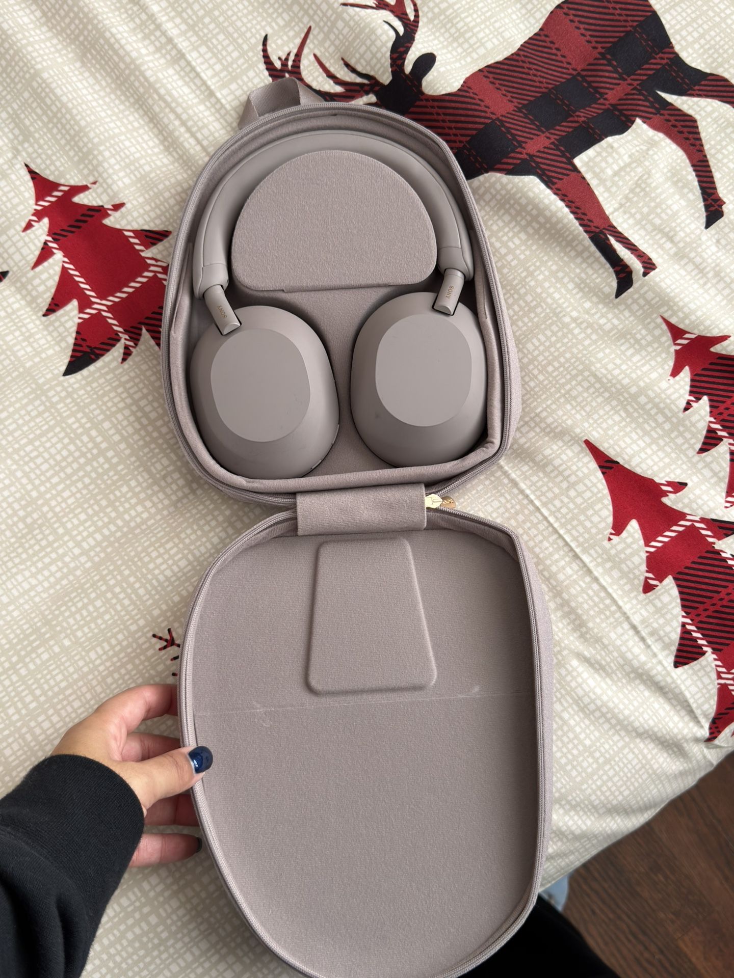 Sony WH-1000XM5 headphones