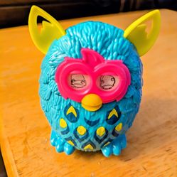 2013  MCDONALD'S  HAPPY  MEAL WOBBLY  FURBY