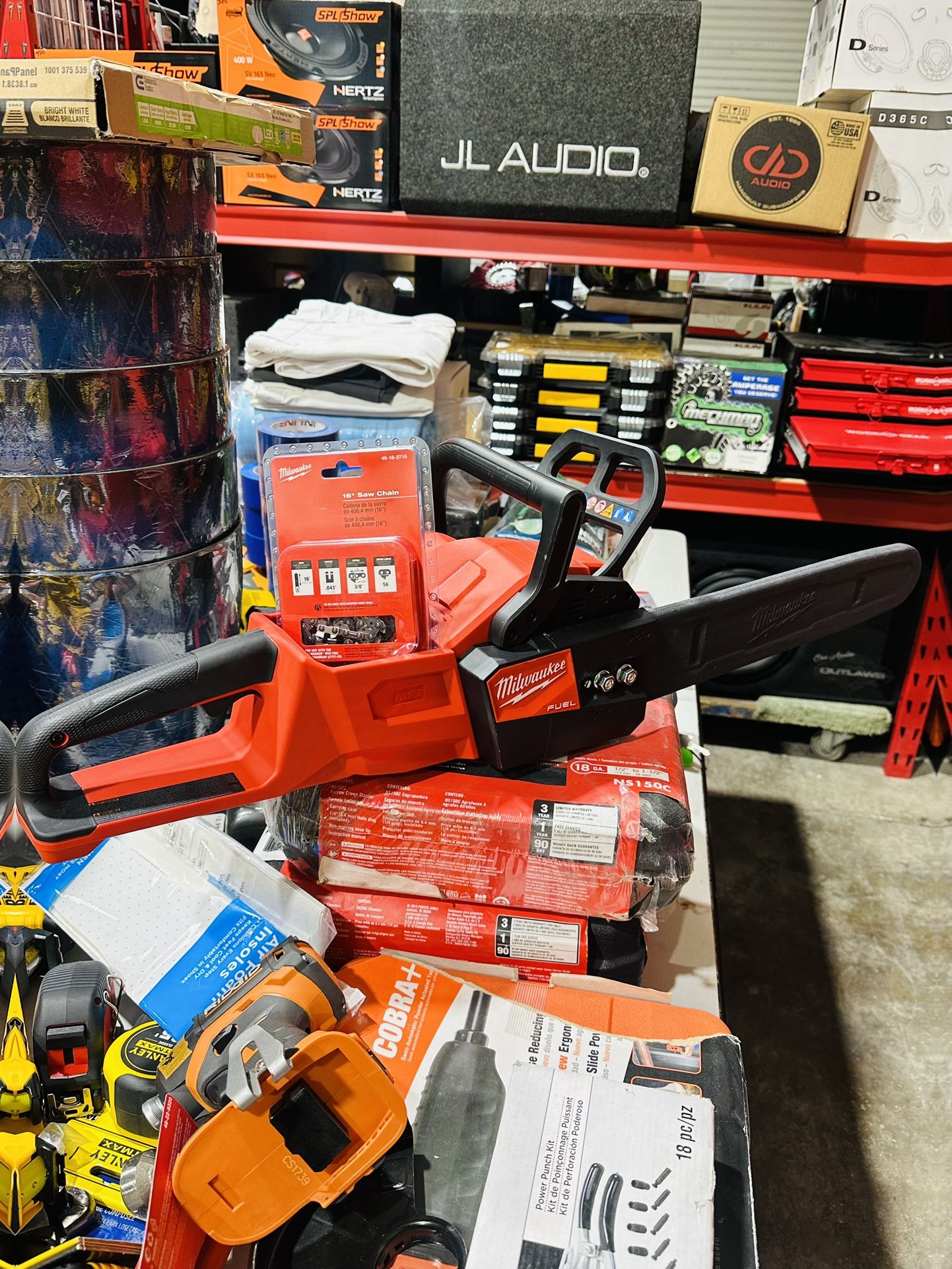 Milwaukee M18 FUEL 16 in. 18V Lithium-Ion Brushless Battery Chainsaw (Tool-Only)