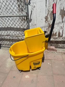 Rubbermaid mop bucket
