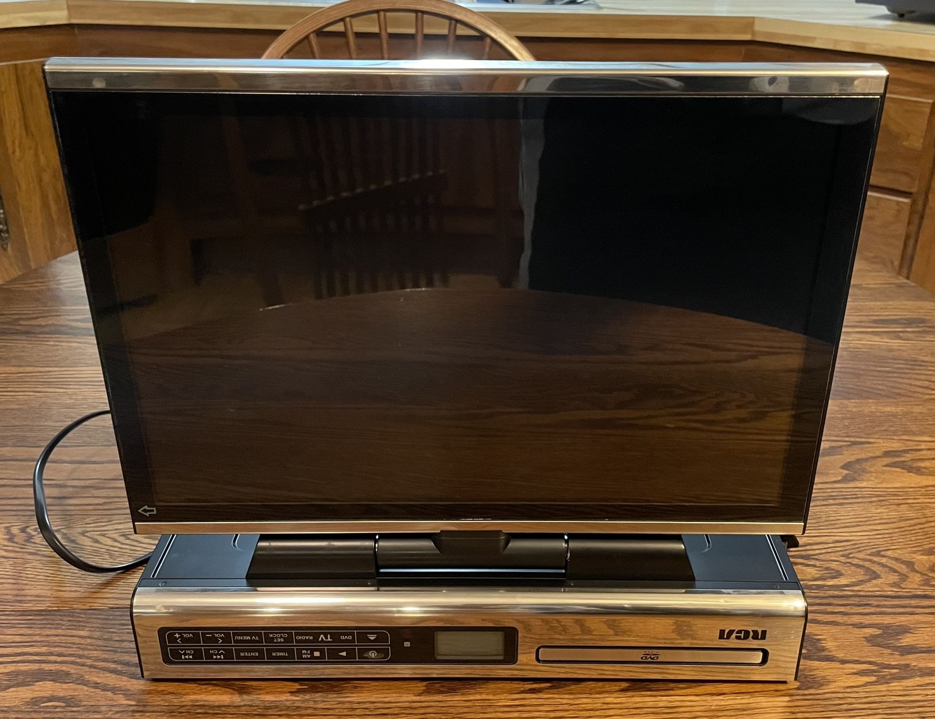 RCA 15.4” Kitchen LCD TV/DVD Combo (Under-Cabinet)
