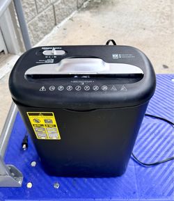 Amazon Basic Paper Shredder