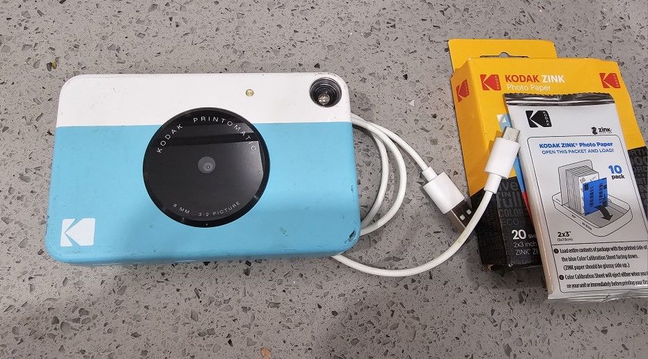 Kodak Printomatic Instant Print Camera is a point-and-shoot