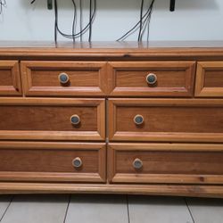 Bedroom Furniture Set Dresser & 2 Night Stands