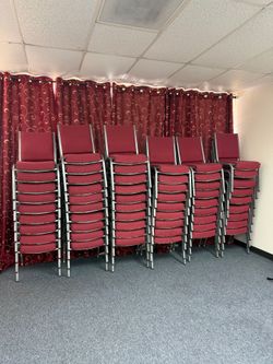 Lote de sillas de iglesia apilables bordeos de metal muy buen estado