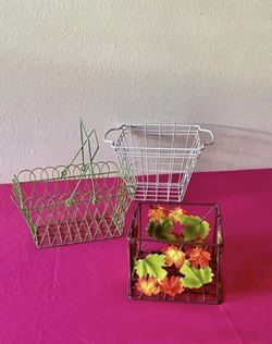 Metal mesh storage basket