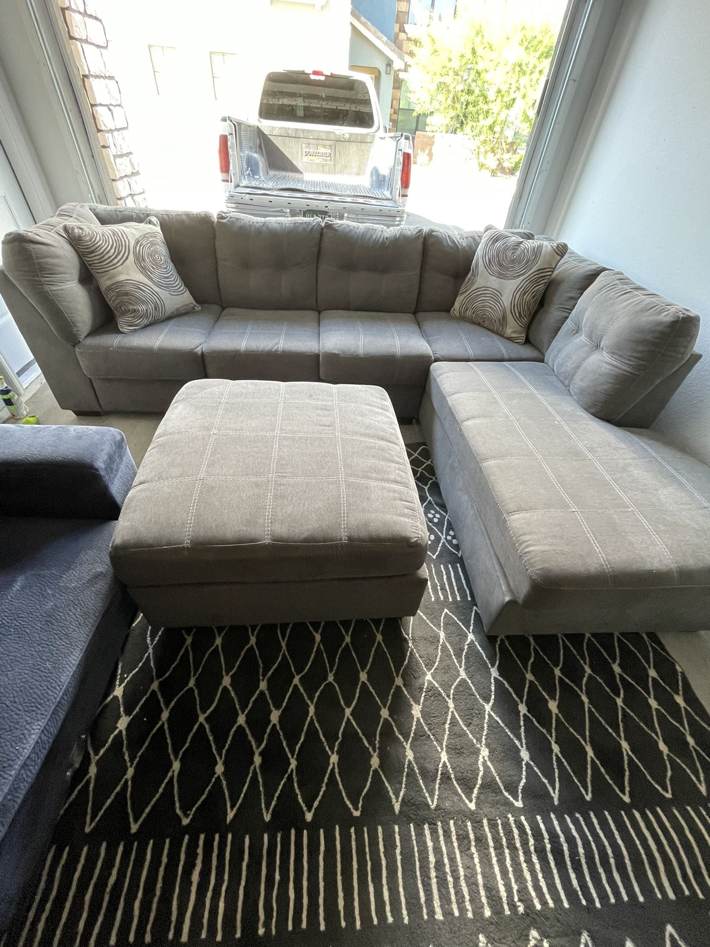 Free Delivery Gorgeous Grey Sectional Sofa Couch 