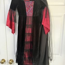 Girl Vampire costume (M size 8-10)
