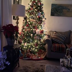 7.5 Ft Spruce Tree With Little Toy