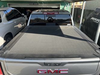 GMC Sierra Retractable Tonneau Cover