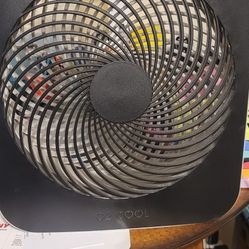 TABLE FAN WORKS GREAT WITH DIFFERENT SPEEDS